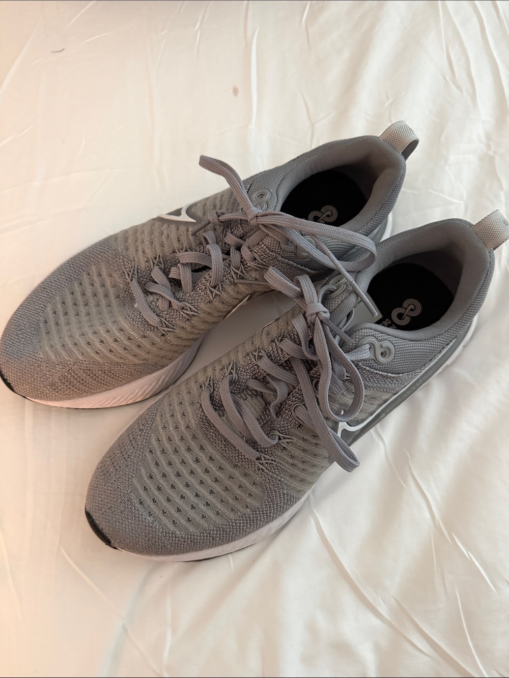 Nike Women's Light Grey Knit Running Shoes